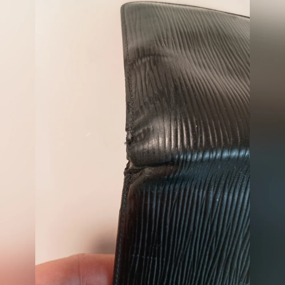 Authentic Louis Vuitton Black Leather Epi Bifold Wallet